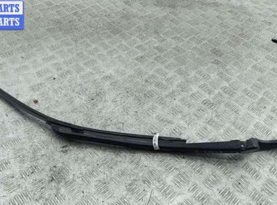 купить Щеткодержатель (поводок стеклоочистителя) передний на Audi A4 B7 (2004-2008)