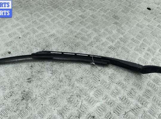 купить Щеткодержатель (поводок стеклоочистителя) передний на Audi A4 B7 (2004-2008)