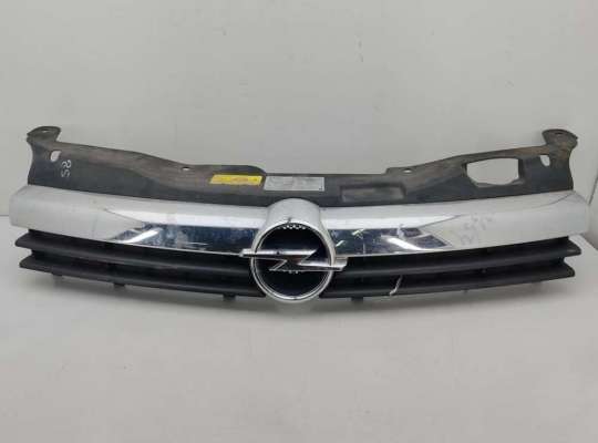 Решетка радиатора OP2423272 на Opel Astra H (2004-2009)