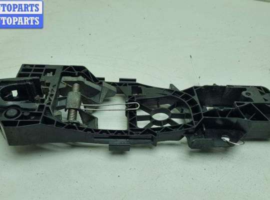 купить Корпус (держатель) ручки двери передней правой на Volkswagen Passat B6