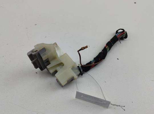 Разъем (фишка) проводки SK437588 на Skoda Roomster