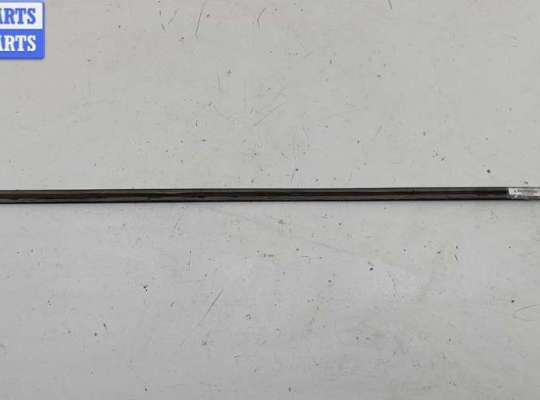 купить Молдинг двери передней правой на Volkswagen Passat B6