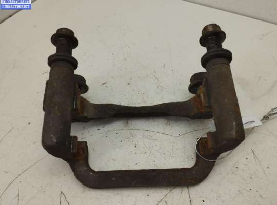 Скоба суппорта на Nissan Murano I (Z50)