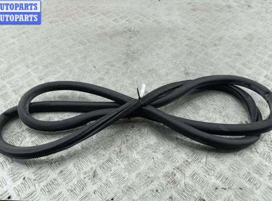 купить Уплотнитель двери передней левой на Volkswagen Passat B6