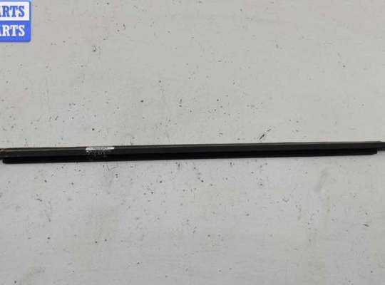 Молдинг стекла двери передней левой наружный FO2214797 на Ford Mondeo III (2000-2007)