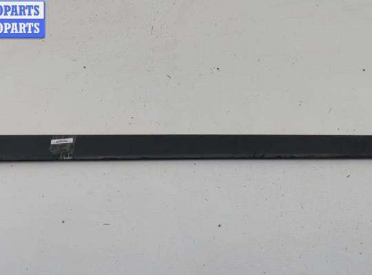 Молдинг двери передней правой AU1548854 на Audi A4 B6 (2001-2004)