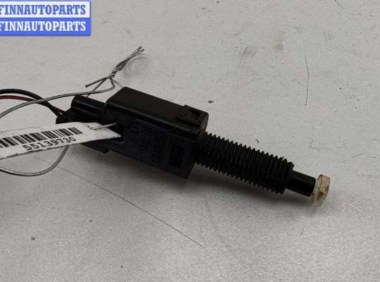 купить Датчик (включатель) стоп-сигнала на Volkswagen Passat B5