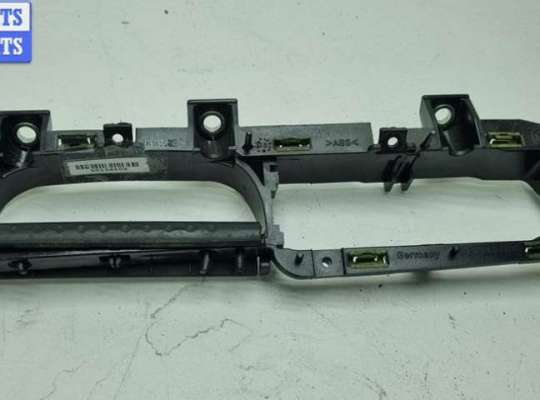 купить Корпус (держатель) ручки двери передней левой на Volkswagen Passat B5+ (GP)