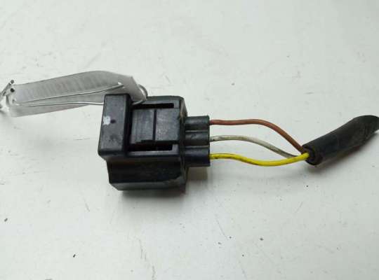 Разъем (фишка) проводки MZ530925 на Mazda 5