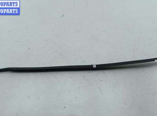 купить Молдинг стекла двери задней правой наружный на Volkswagen Passat B5