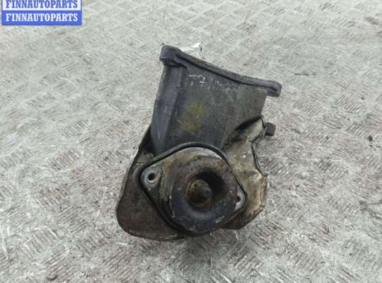 купить Кронштейн КПП опорный на Volkswagen Passat B5