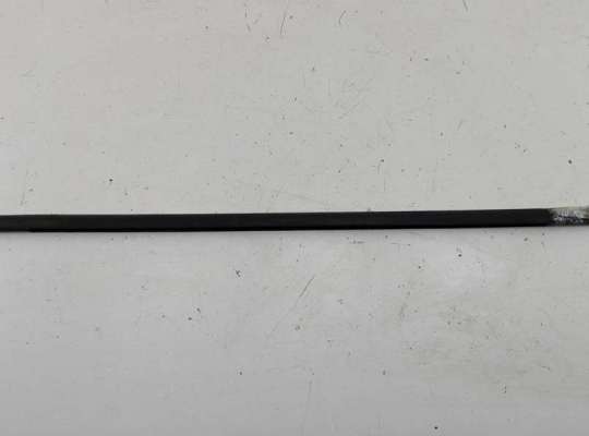 Молдинг стекла двери задней правой наружный VG2756790 на Volkswagen Passat B6