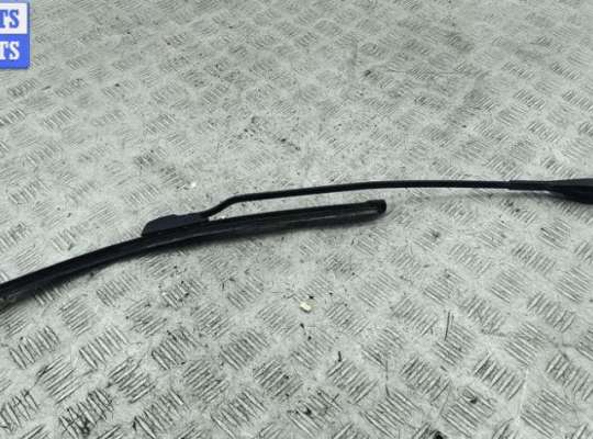 купить Щеткодержатель (поводок стеклоочистителя) передний на Opel Corsa C (2000-2006)