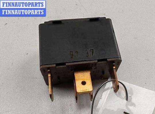 купить Кнопка стеклоподъемника переднего левого на Audi 80 B4 (1991-1996)