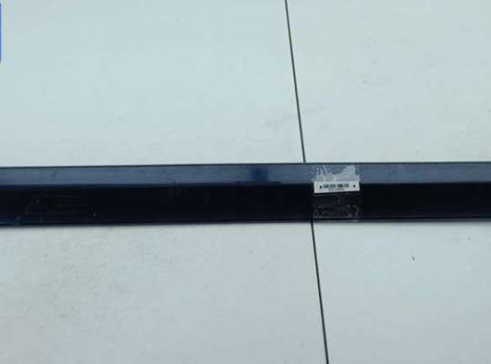 купить Молдинг двери задней левой на Volkswagen Passat B4