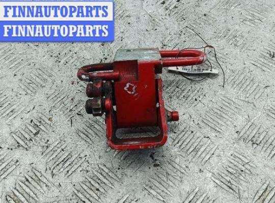 купить Петля двери задней правой на Volkswagen Passat B6