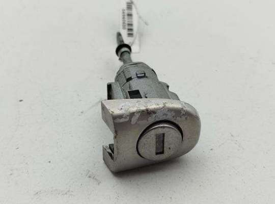 Купить Личинка замка на Volkswagen Passat B5 Личинка замка VG2712142 на Volkswagen Passat B5