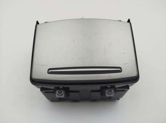 Подстаканник AU1729917 на Audi A6 C6 (2004-2011)