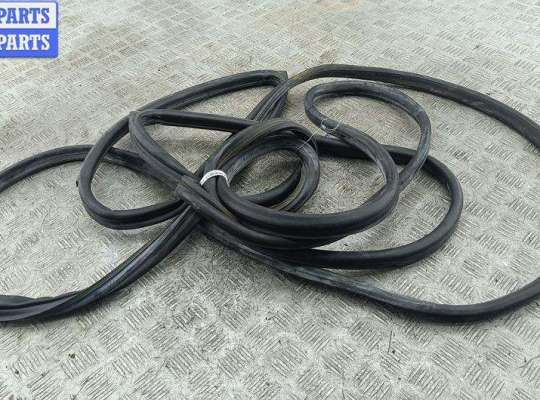 купить Уплотнитель двери передней левой на Mercedes E-Class W210 (1995-2002)