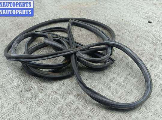 купить Уплотнитель двери передней левой на Mercedes E-Class W210 (1995-2002)