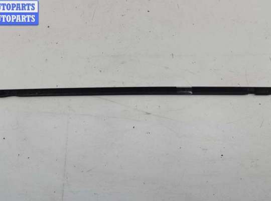 купить Молдинг стекла двери задней левой наружный на Volkswagen Passat B3