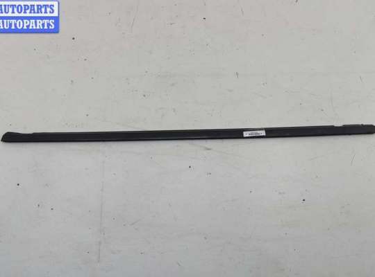 купить Молдинг стекла двери задней левой наружный на Volkswagen Passat B3