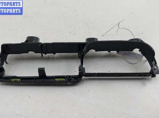 купить Ручка двери внутренняя передняя левая на Volkswagen Passat B5+ (GP)