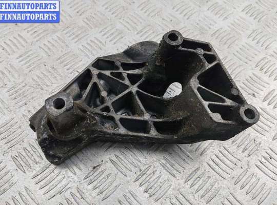 купить Кронштейн двигателя опорный на Volkswagen Golf-4