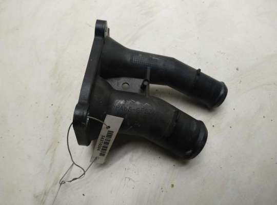 Корпус термостата FO1296699 на Ford Fusion