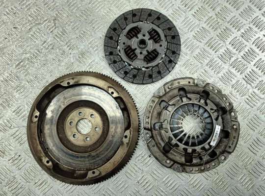 Купить Маховик на Opel Astra H (2004-2009) Маховик OP2396986 на Opel Astra H (2004-2009)