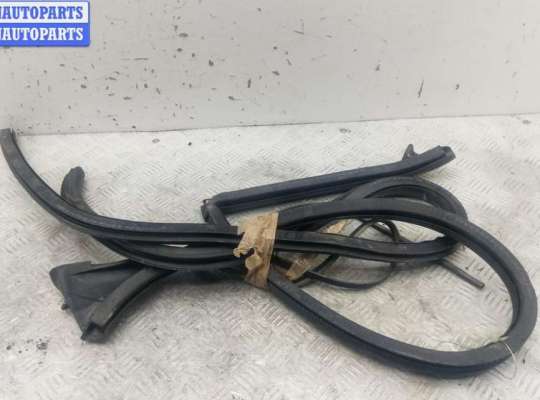 купить Уплотнитель двери передней правой на Audi A5 8T (2007-2015)