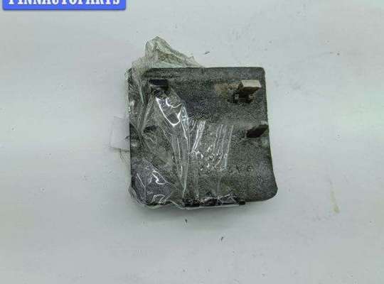 купить Решётка (заглушка) в бампер на Mercedes C-Class W203 (2000-2006)