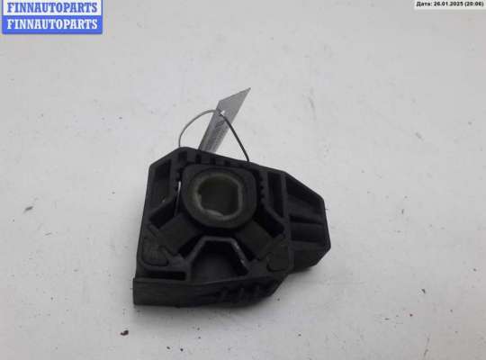 купить Кронштейн радиатора на Volkswagen Golf-4