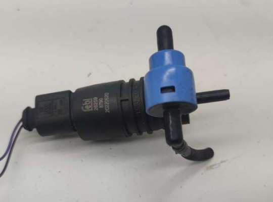 купить Насос (моторчик) омывателя стекла на Audi A4 B7 (2004-2008)