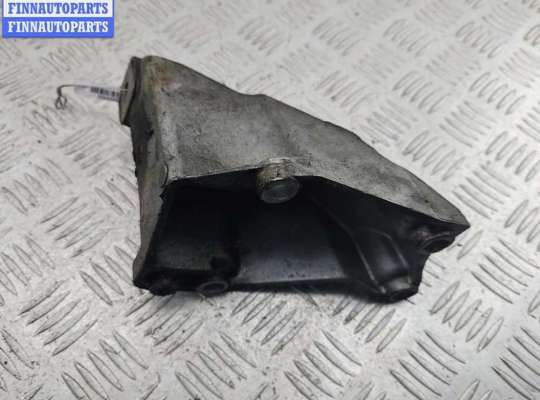 купить Кронштейн двигателя опорный на Volkswagen Passat B5