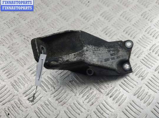 купить Кронштейн двигателя опорный на Volkswagen Passat B5