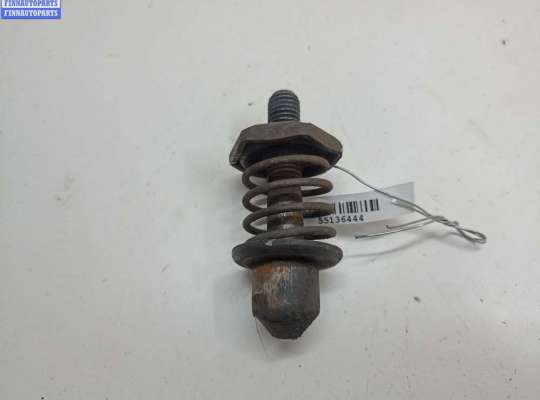 Замок капота