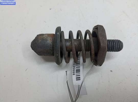 Замок капота