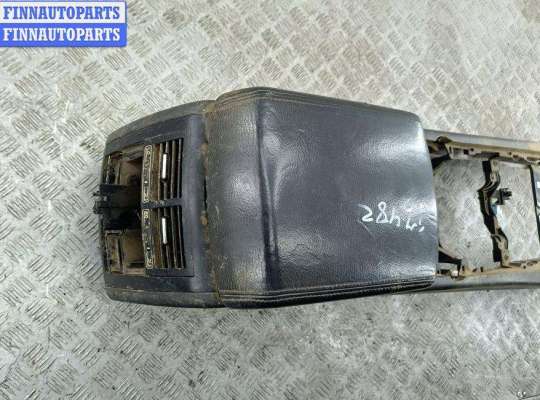 Подлокотник на Volkswagen Touareg I (7L)