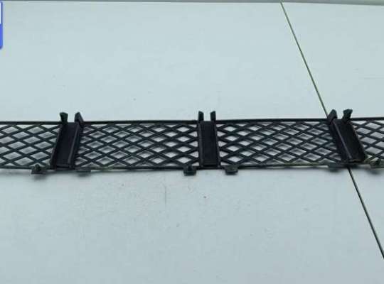 купить Решётка (заглушка) в бампер на Mercedes E-Class W210 (1995-2002)