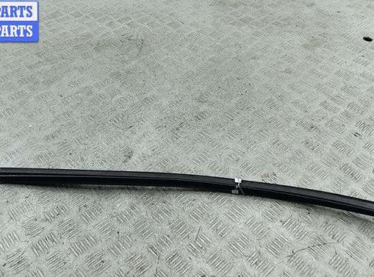 купить Молдинг лобового стекла на Volkswagen Passat B5+ (GP)