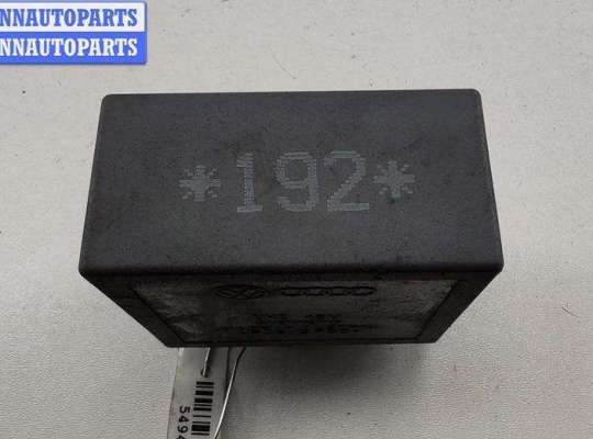 Реле стеклоочистителя (дворников) VG2706575 на Volkswagen Passat B5+ (GP)