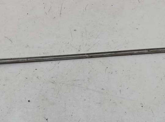 купить Молдинг двери передней левой на Volkswagen Passat B6