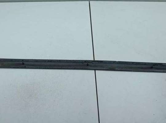 купить Молдинг двери передней левой на Volkswagen Passat B5+ (GP)