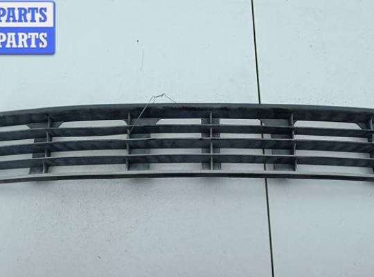 купить Решётка (заглушка) в бампер на Audi A4 B5 (1994-2001)