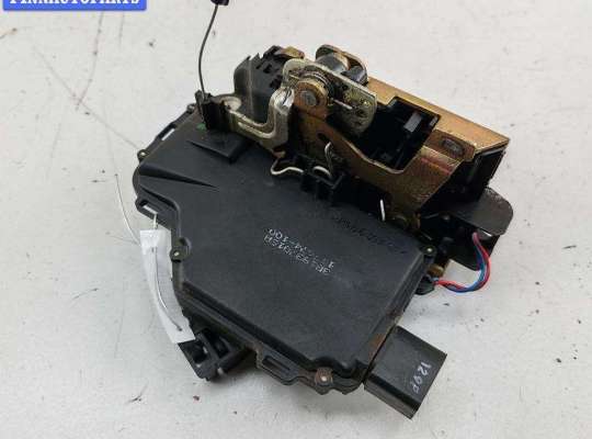 купить Замок двери передней левой на Volkswagen Passat B5