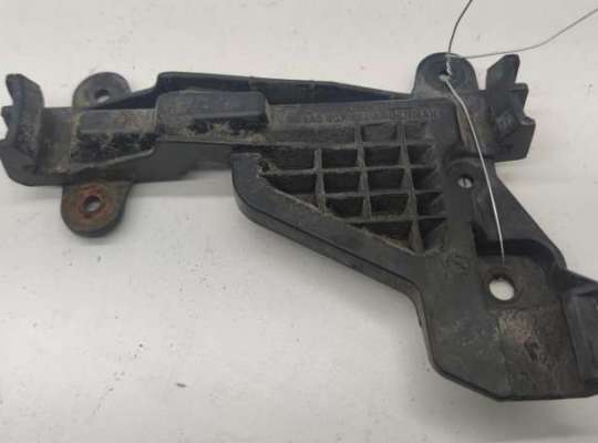 купить Кронштейн бампера заднего на Audi A6 C4 (1994-1997)