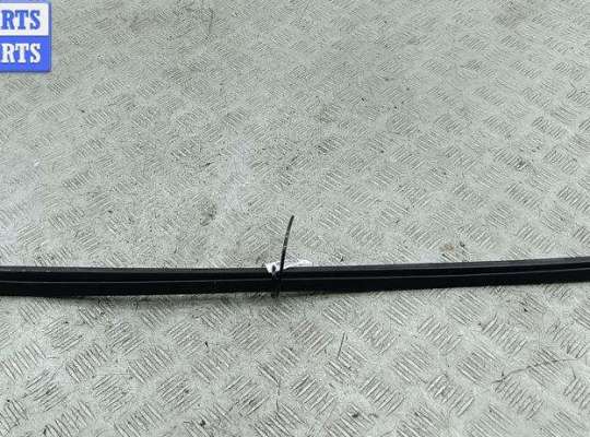 купить Молдинг лобового стекла на Volkswagen Passat B5+ (GP)