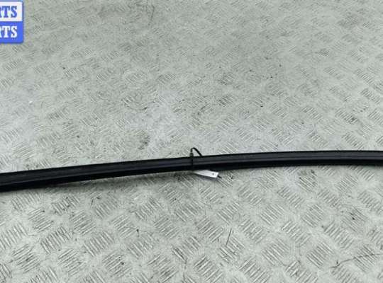 купить Молдинг лобового стекла на Volkswagen Passat B5+ (GP)