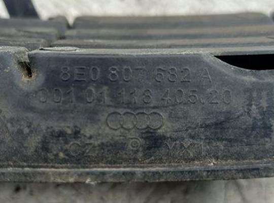 купить Рамка фары противотуманной правой на Audi A4 B6 (2001-2004)